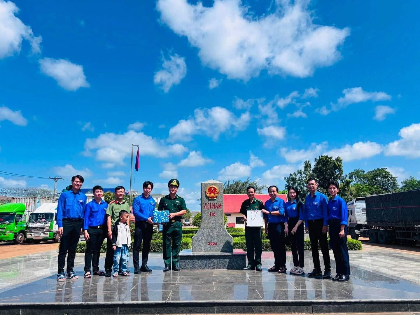 CHƯƠNG TRÌNH ĐỒNG HÀNH CÙNG THANH THIẾU NHI VÙNG BIÊN GIỚI