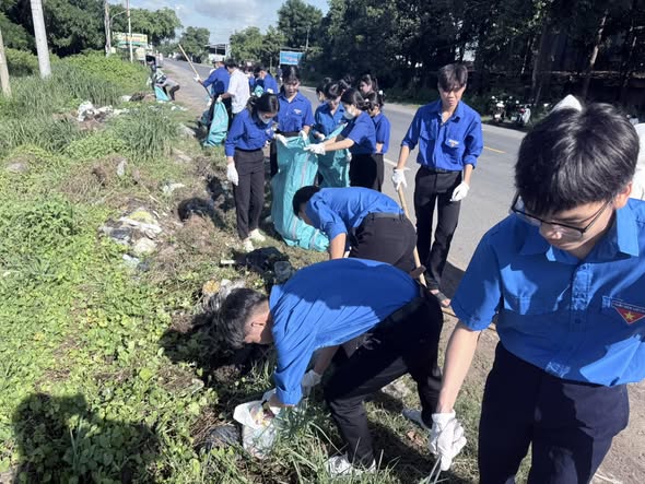 ĐOÀN PHƯỜNG THANH ĐIỀN: RA QUÂN THỰC HIỆN CHƯƠNG TRÌNH XÂY DỰNG ĐÔ THỊ VĂN MINH, XÓA ĐIỂM ĐEN VỀ RÁC